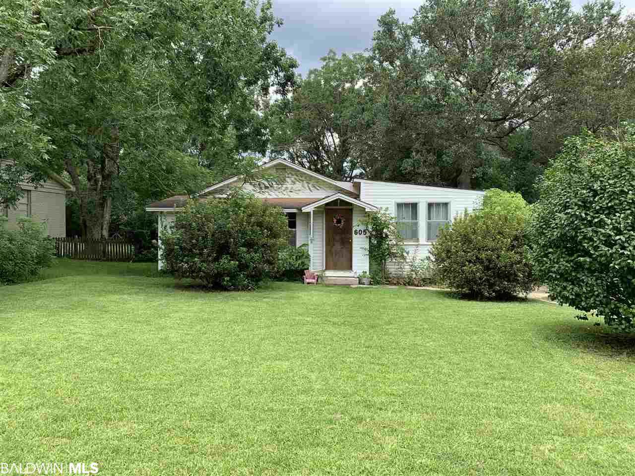 605 Bellangee Street - Photo 1