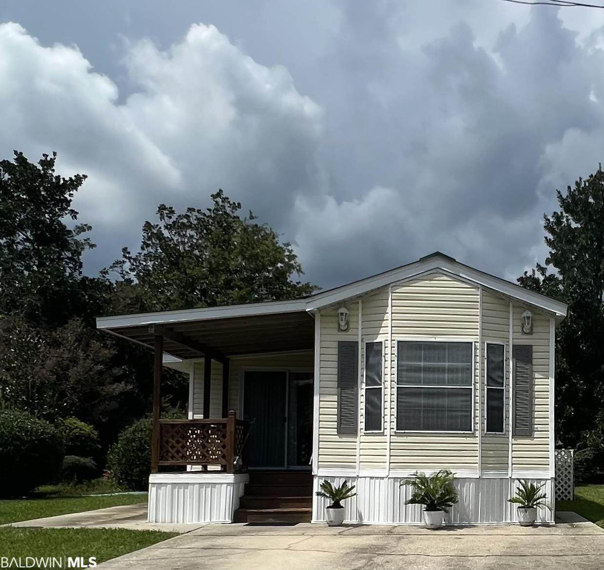 255 Defuniak Circle - Photo 1