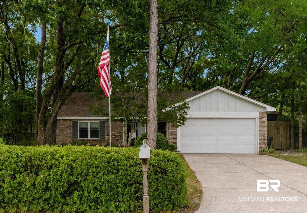 105 Plaza Circle - Photo 1