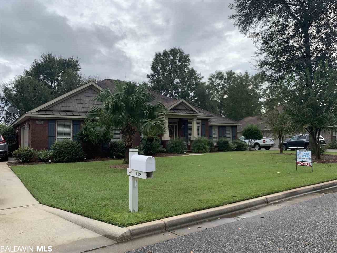 712 Edinburgh Avenue - Photo 1