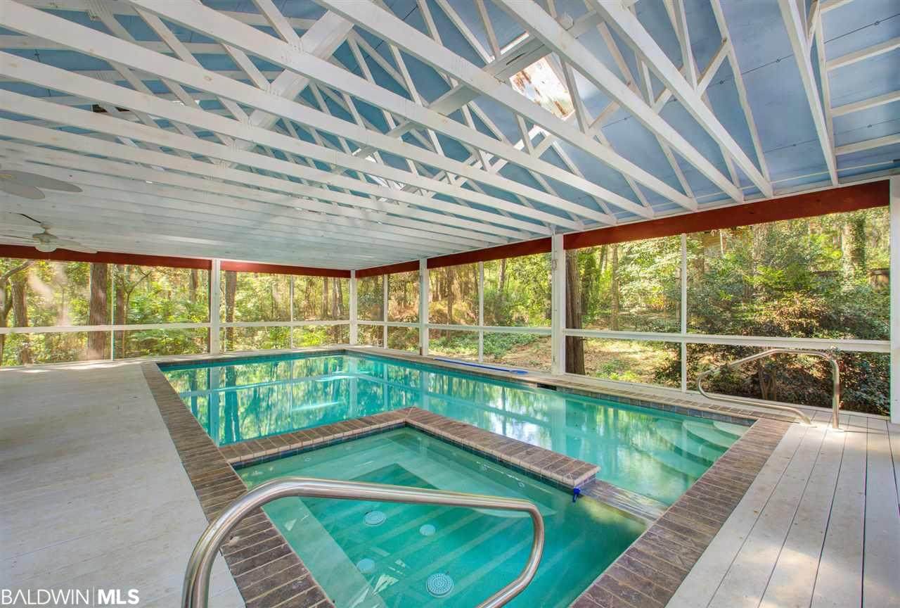 812 Pinewood Court - Photo 1