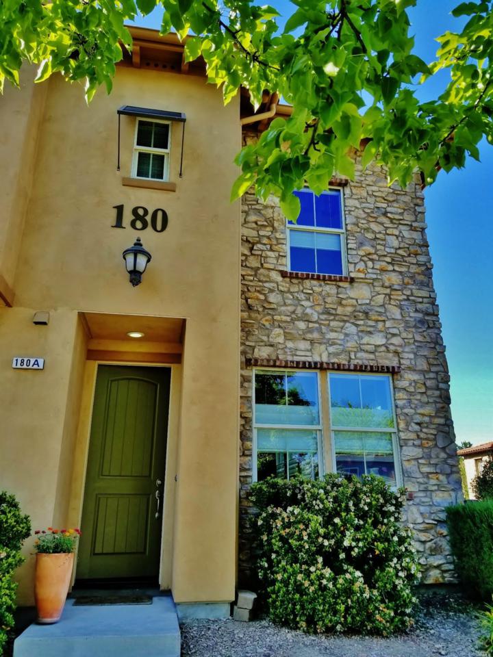 180 Healdsburg Avenue - Photo 1