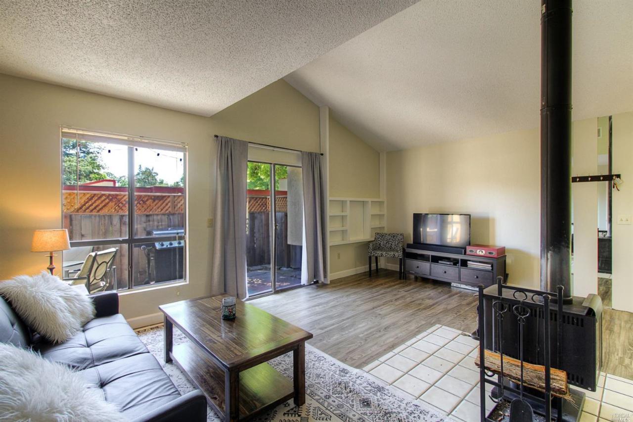 49 Redwood Court - Photo 1