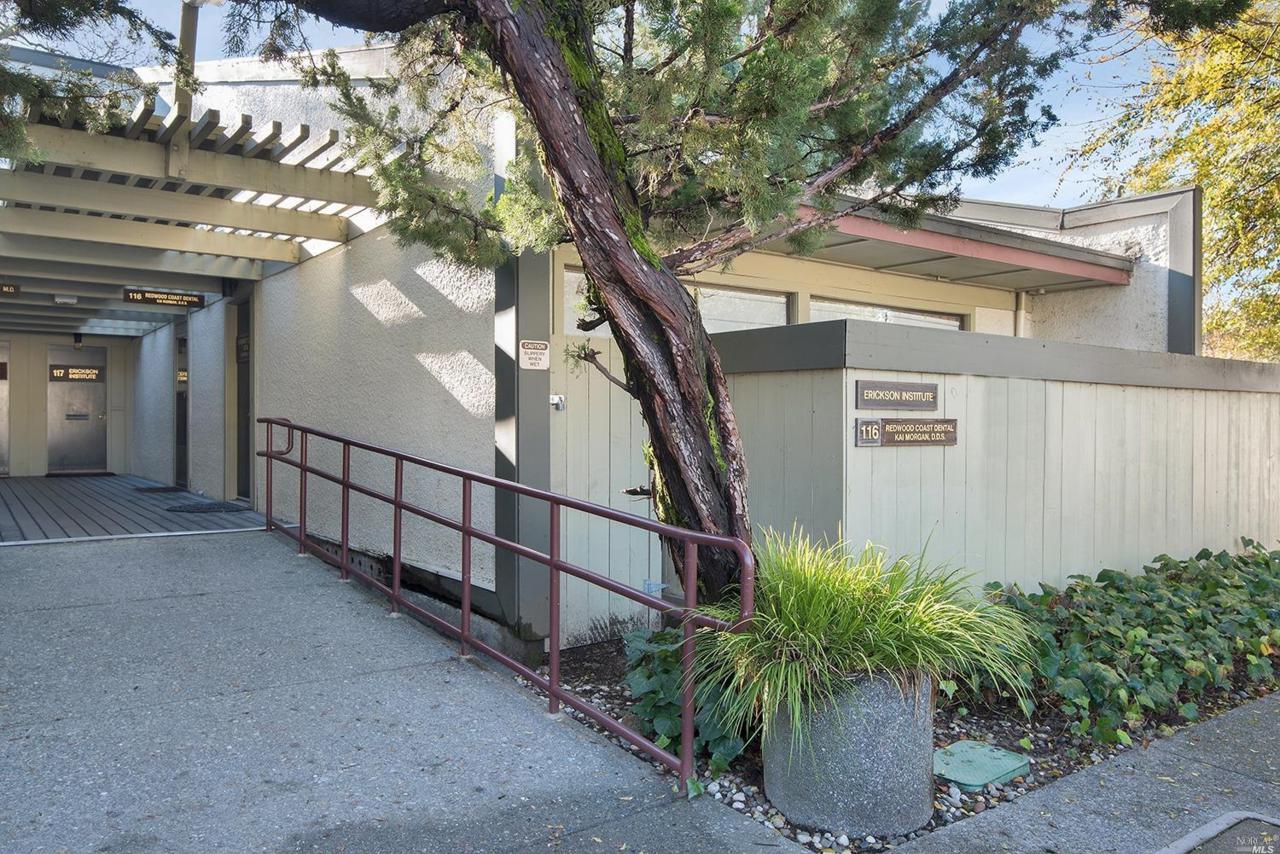1144 Sonoma Avenue - Photo 1