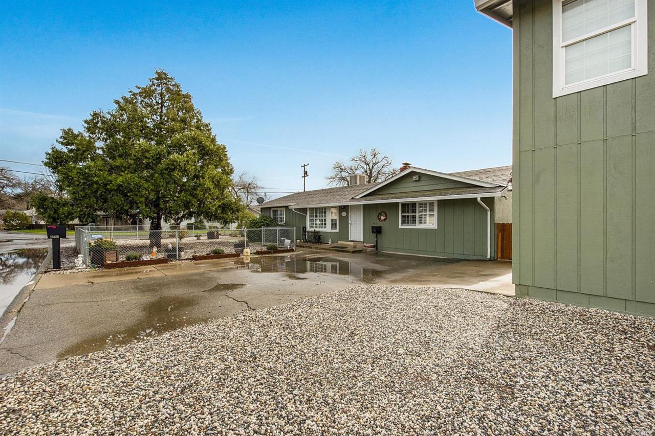 15025 Lakeview Way - Photo 1