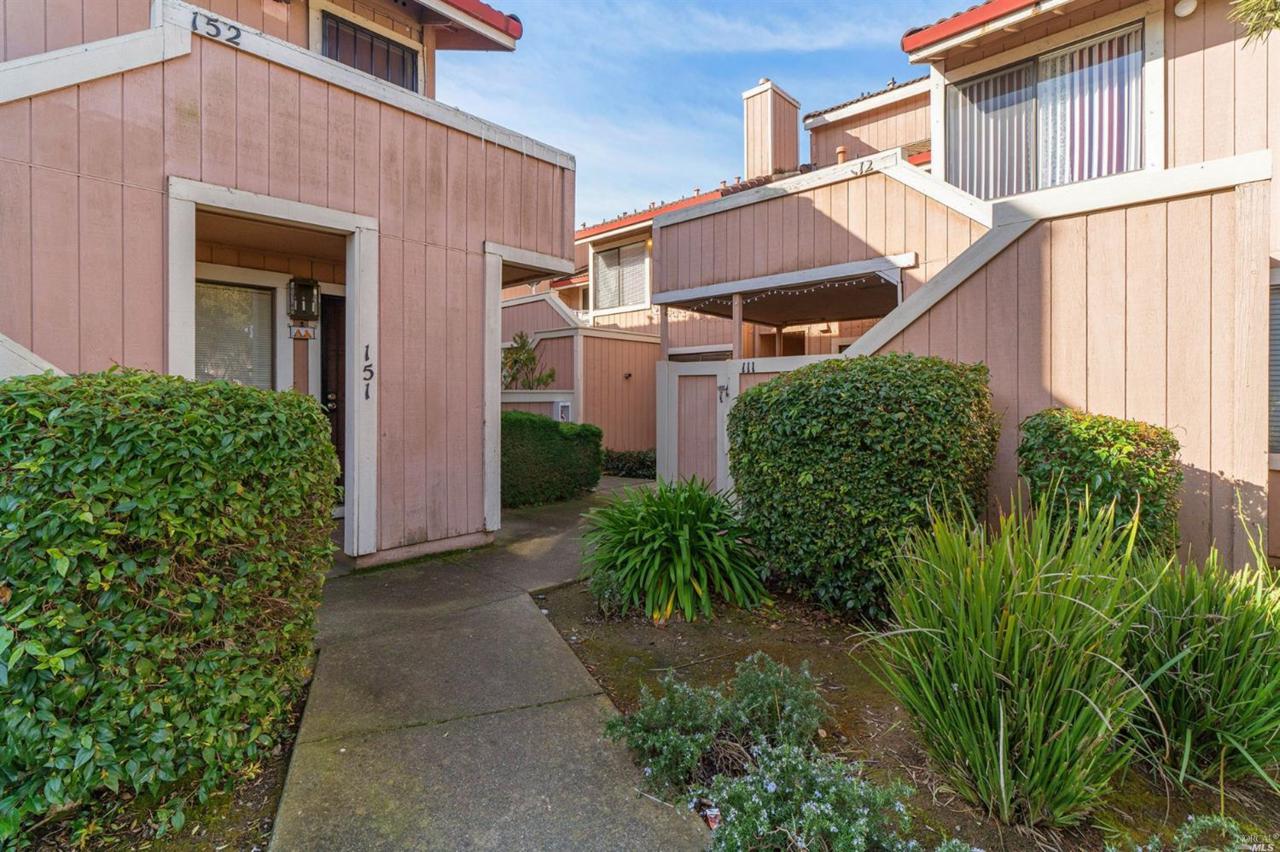2890 Redwood Parkway - Photo 1