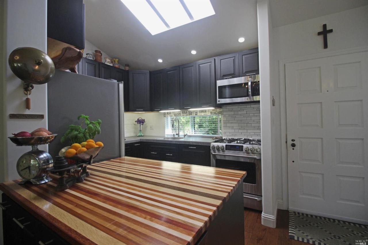 94 Fairways Drive - Photo 1