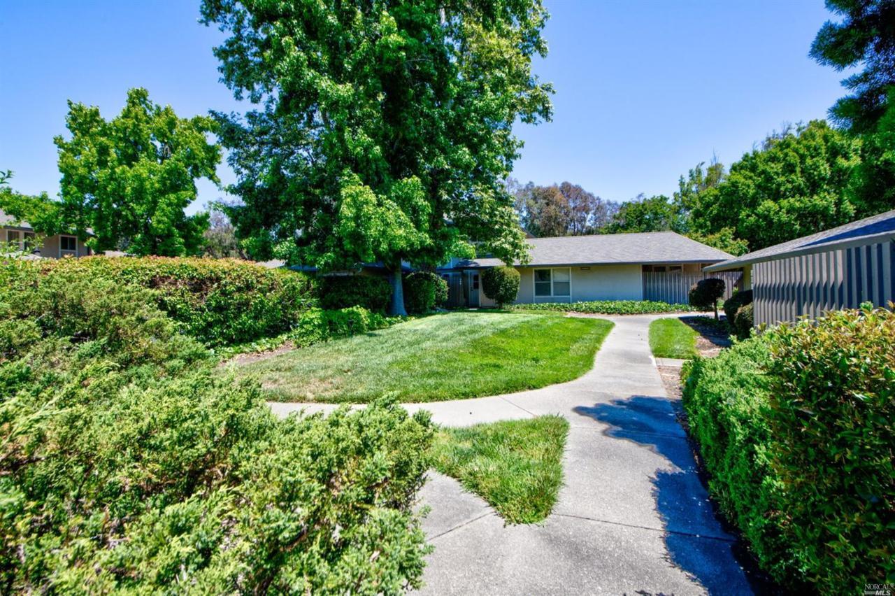 154 Roundtree Boulevard - Photo 1