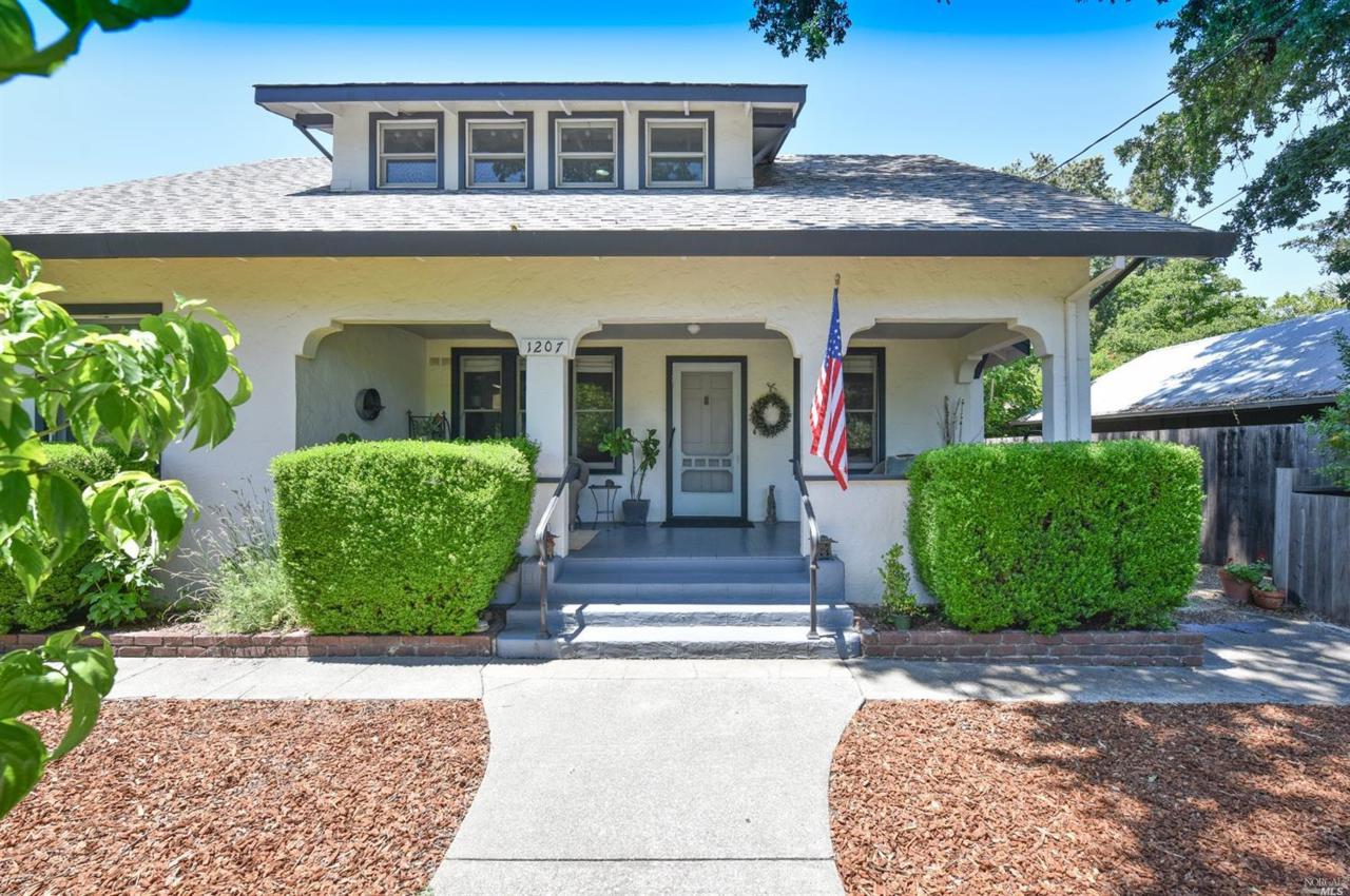 1207 Silver Street - Photo 1