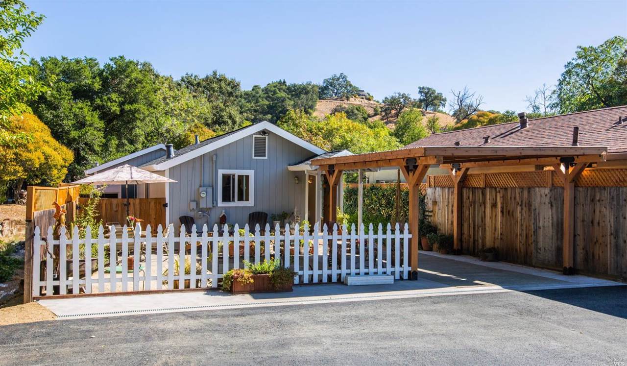 740 Cloverdale Boulevard - Photo 1