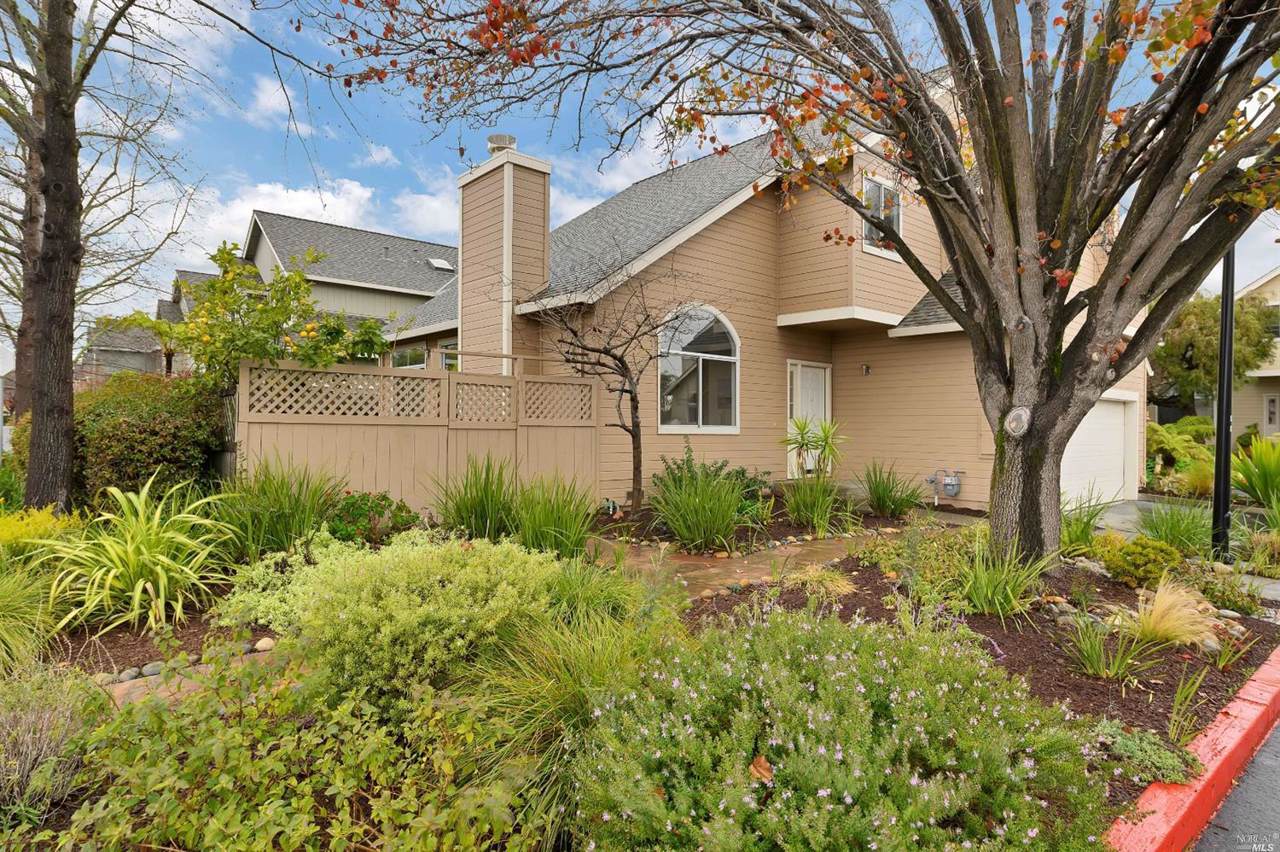 23 Baypoint Drive - Photo 1