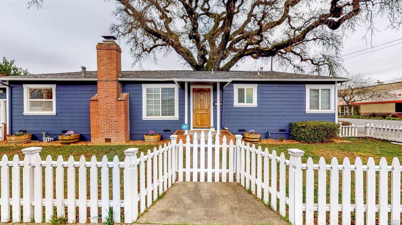 2206 Oakview Court - Photo 1