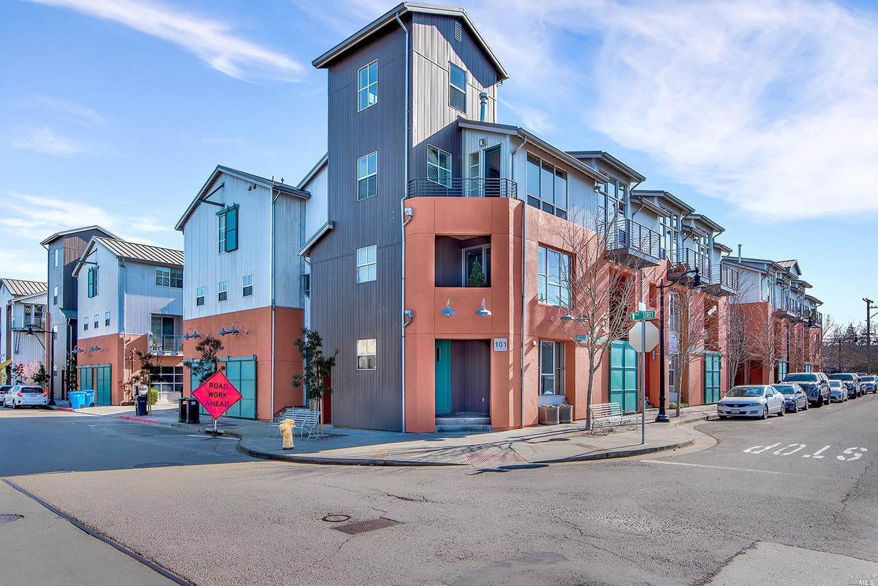105 F Street - Photo 1