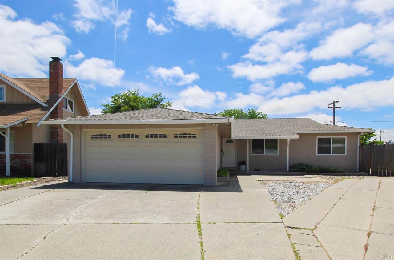 143 Donner Drive - Photo 1