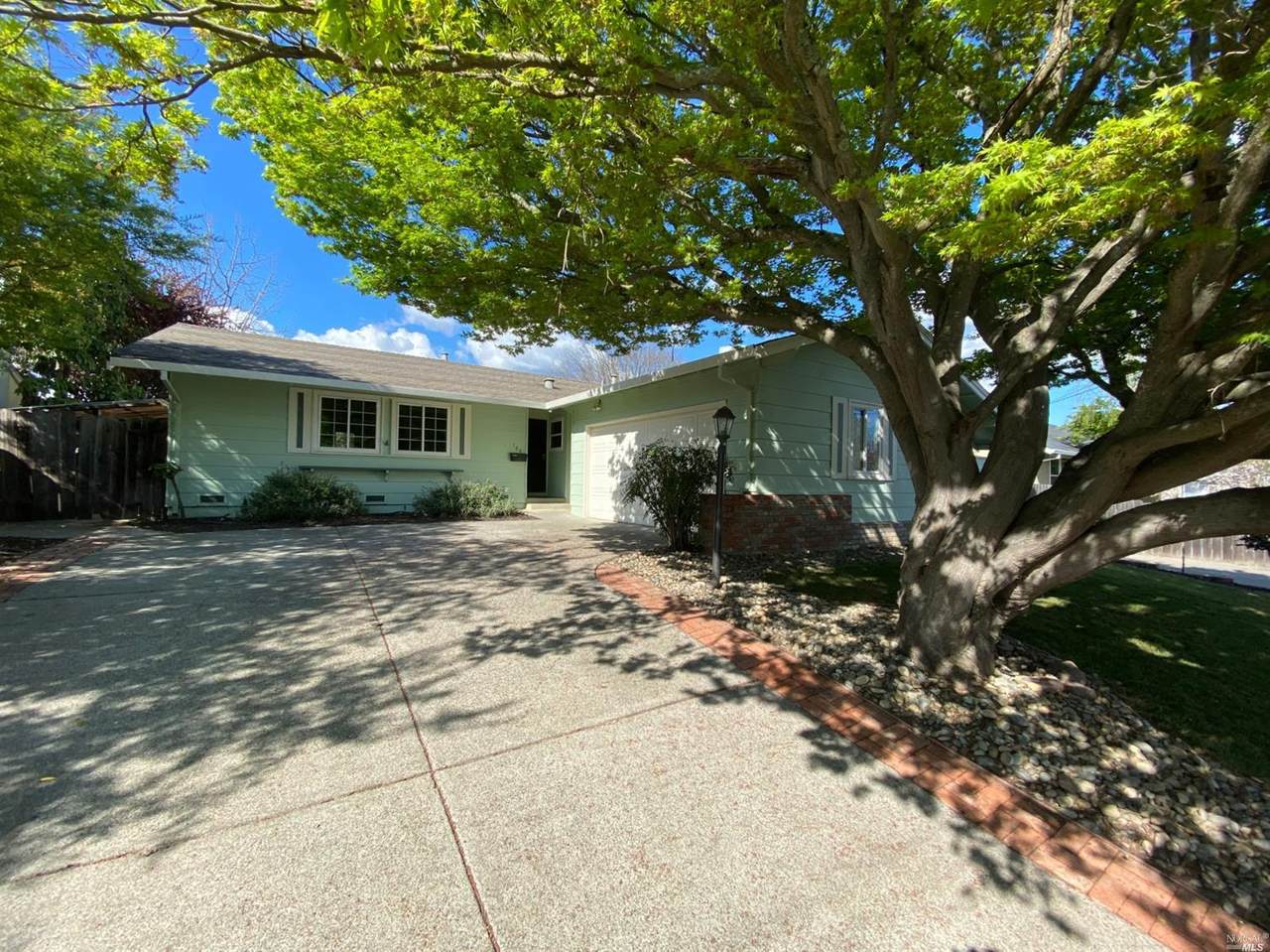 784 Lathrop Street - Photo 1