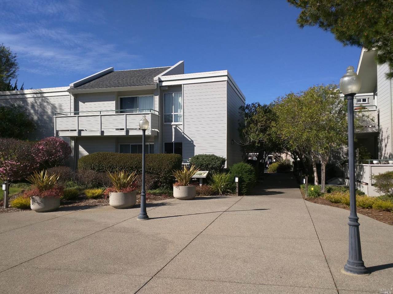 394 Larkspur Plaza Drive - Photo 1