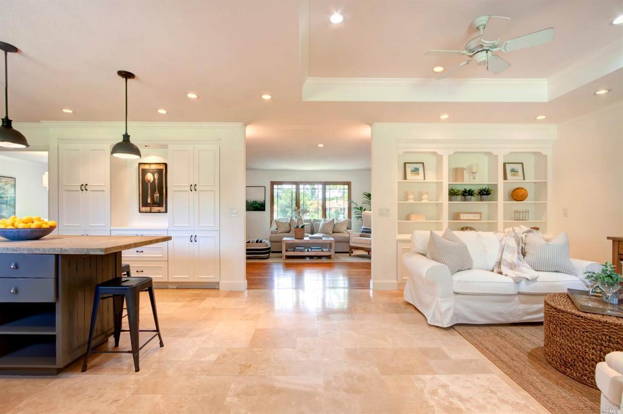 1105 La Grande Avenue - Photo 1