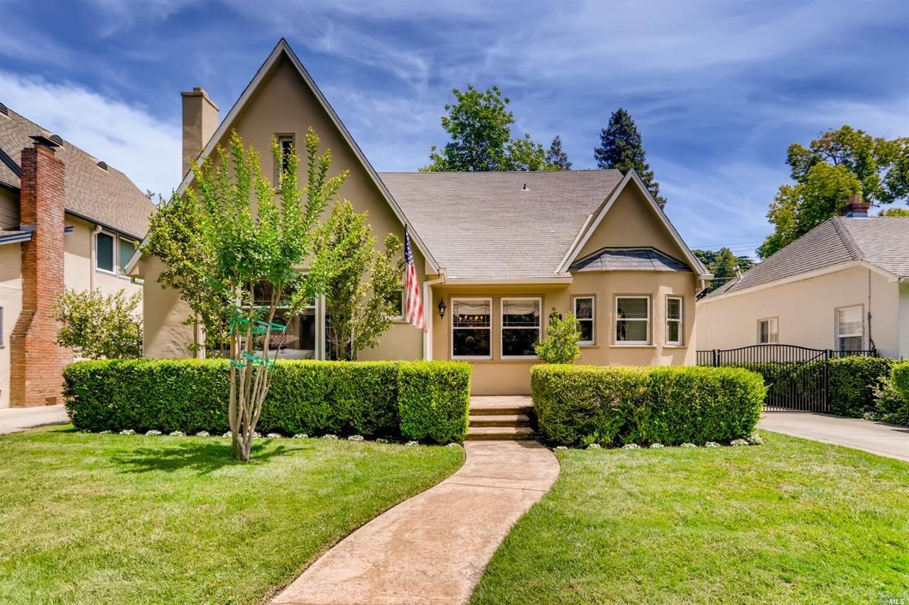 1633 42nd Street - Photo 1