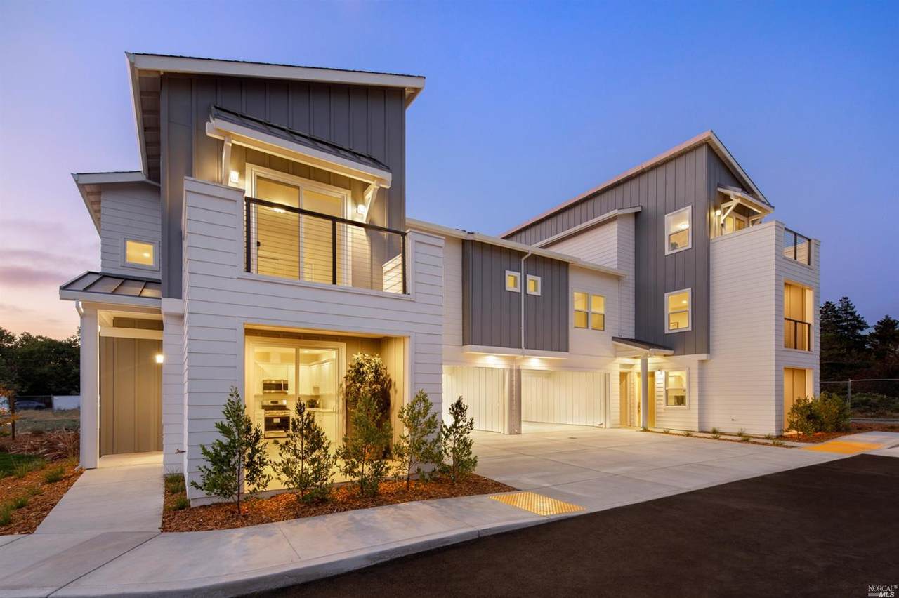 2676 Franz Kafka Avenue - Photo 1