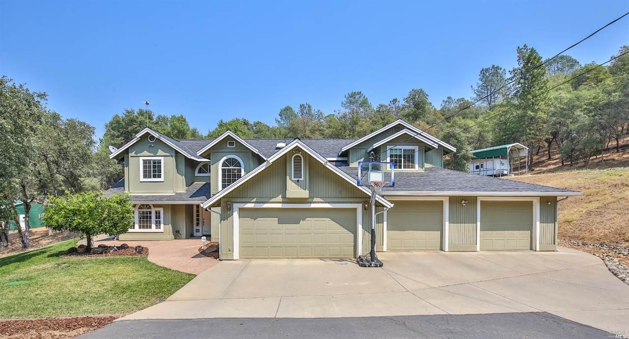 21787 Pioneer Way - Photo 1