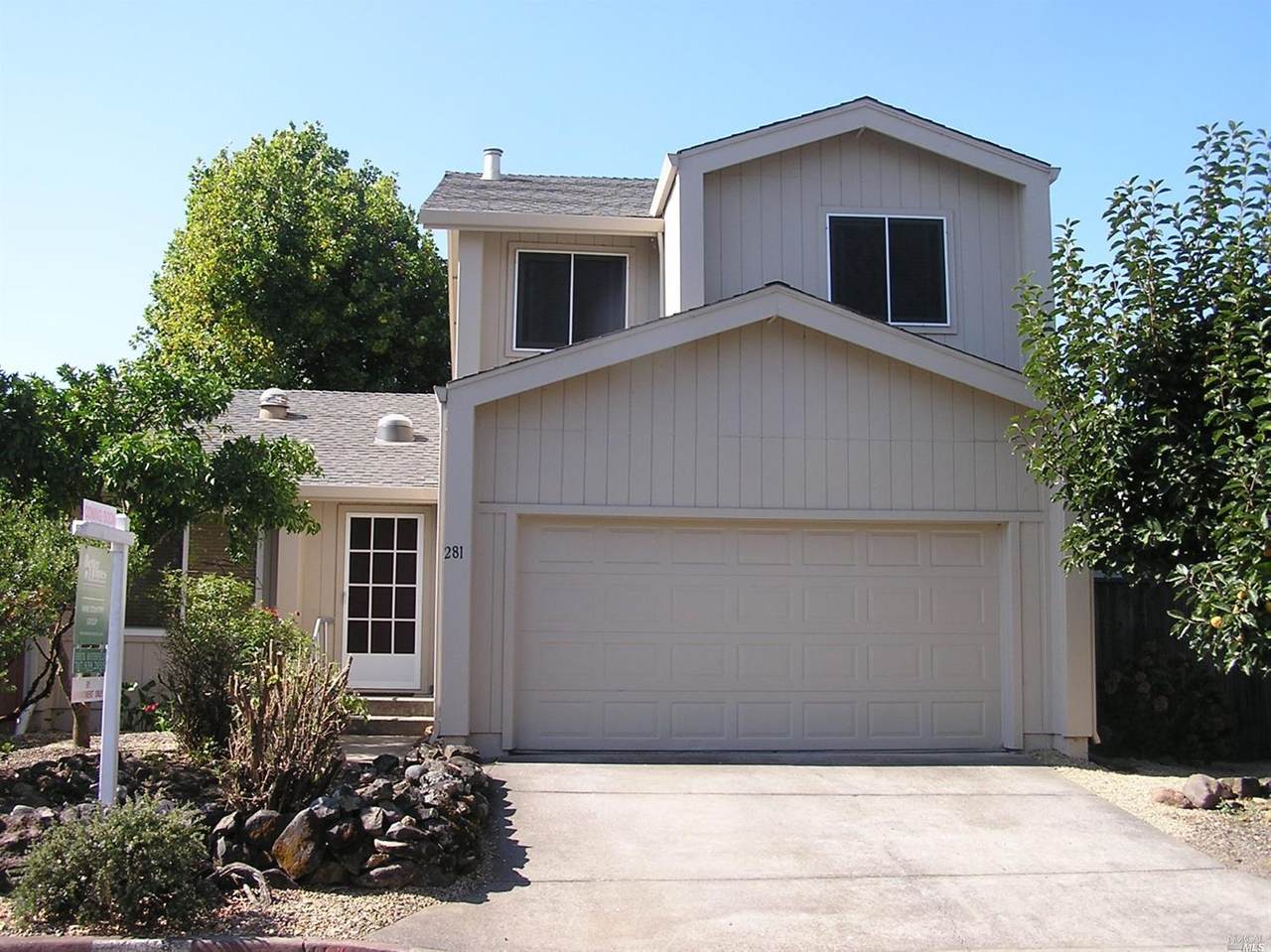 281 Hummingbird Court - Photo 1