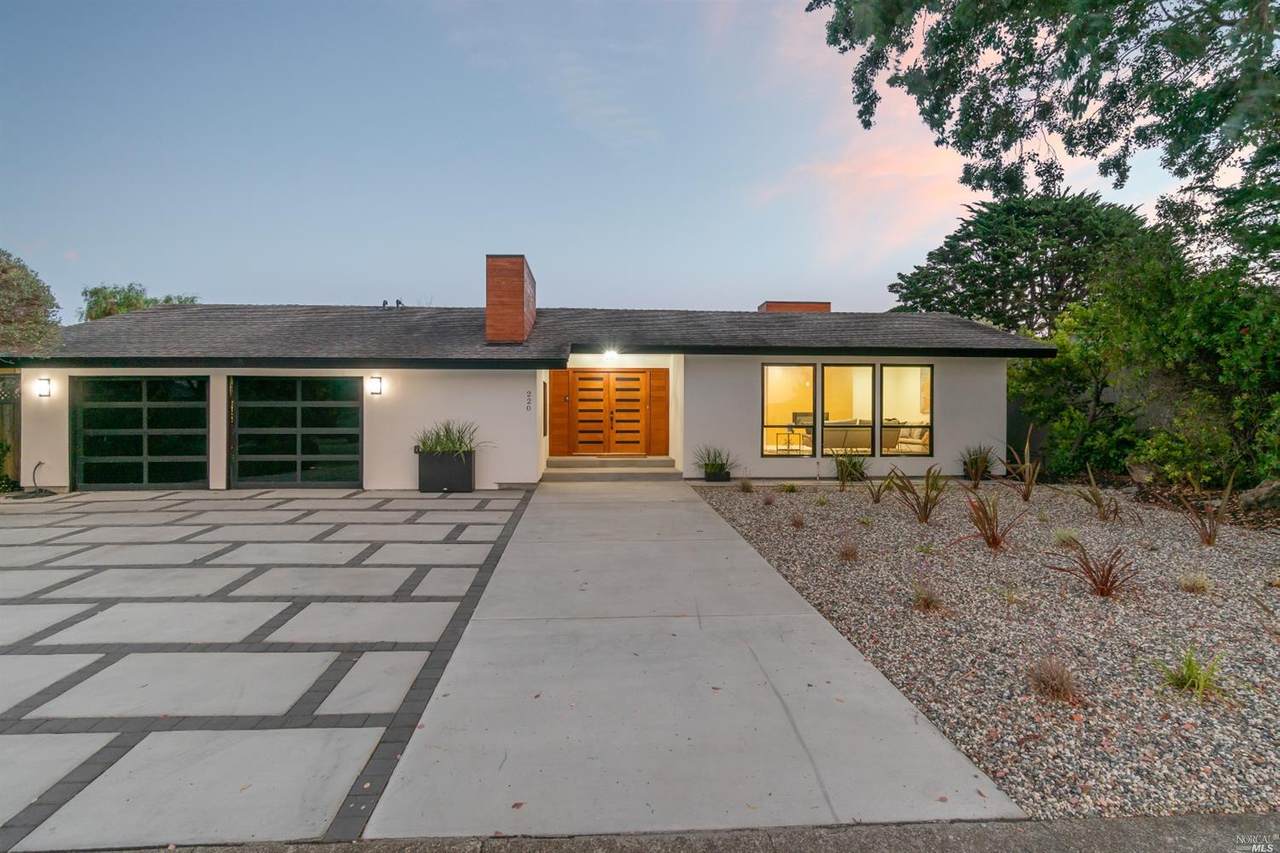 220 Martinique Avenue - Photo 1