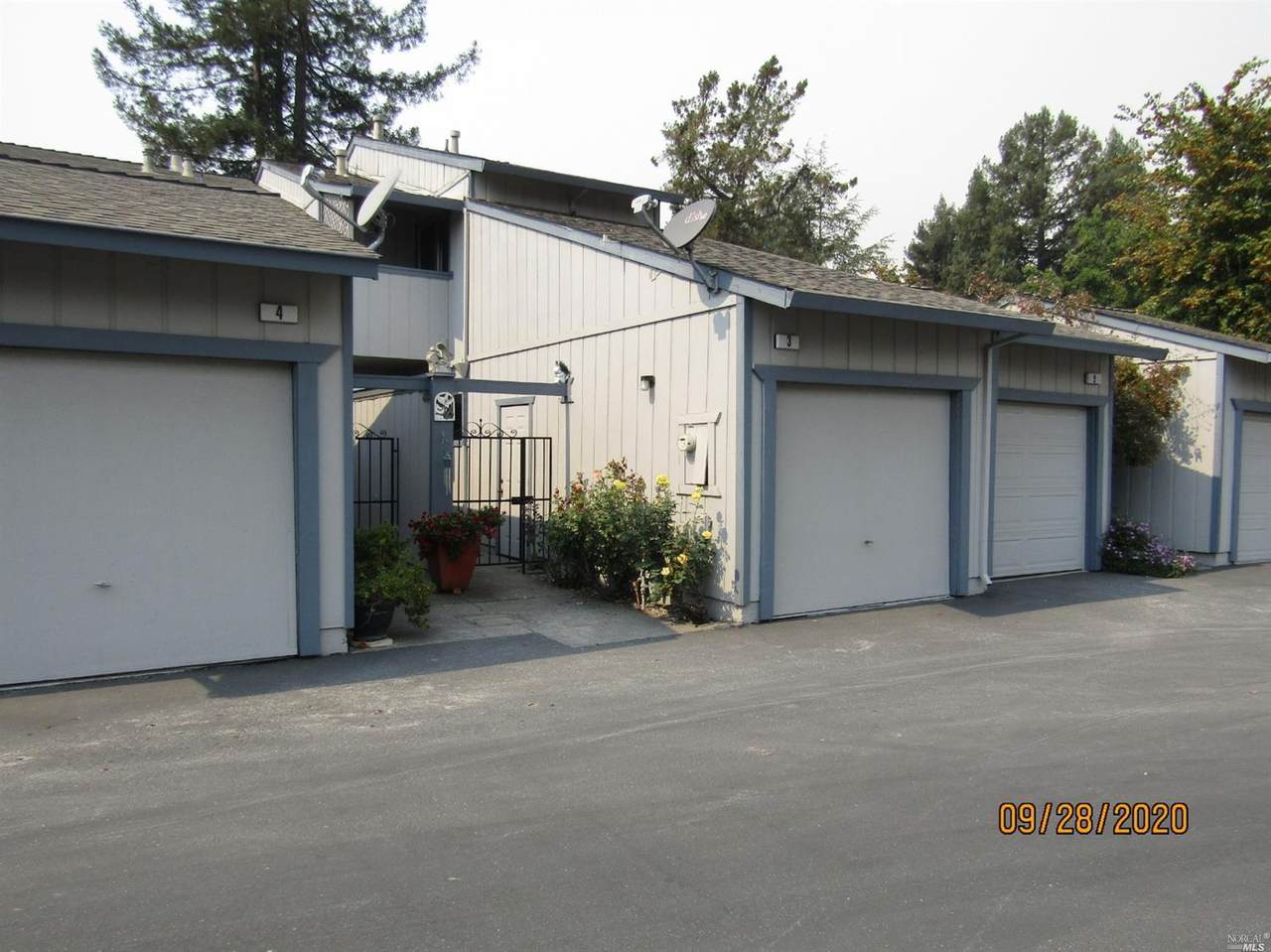 3 Creekwood Square - Photo 1