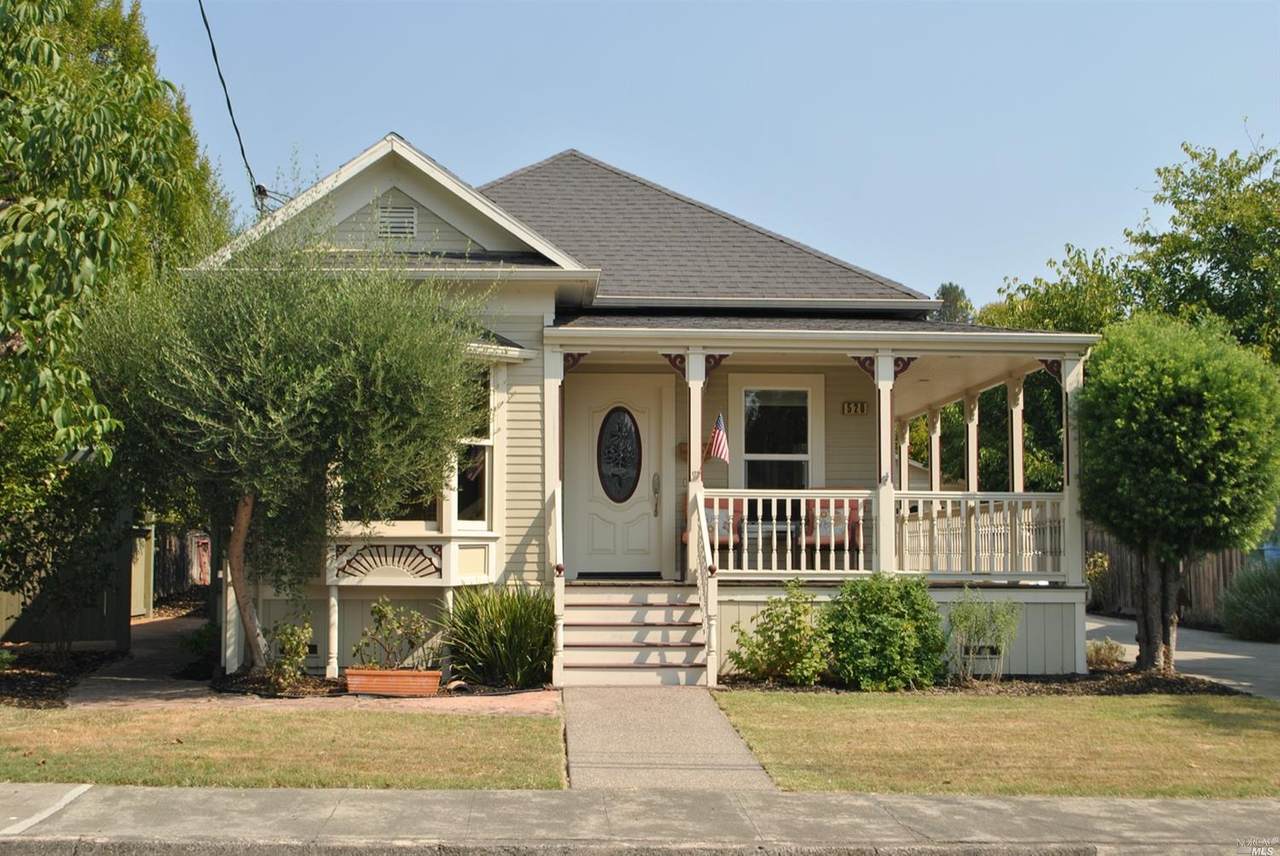 520 College Street - Photo 1