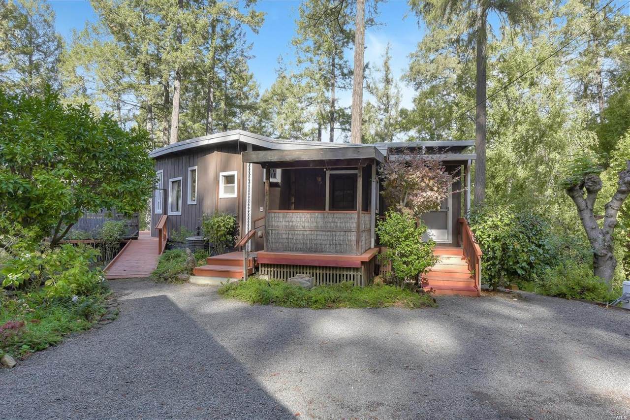 10576 Woodside Drive - Photo 1