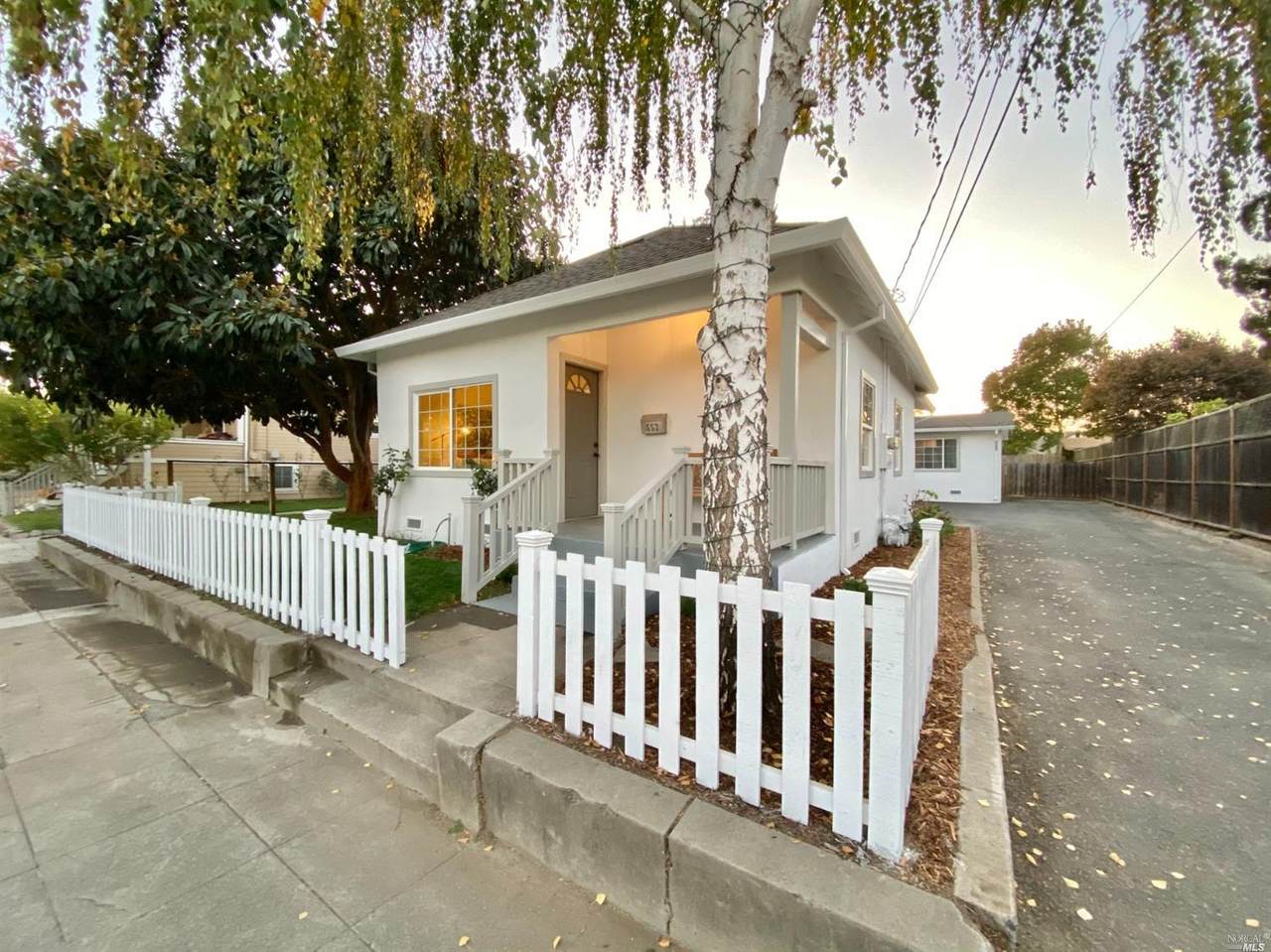 553-555 Seymour Street - Photo 1