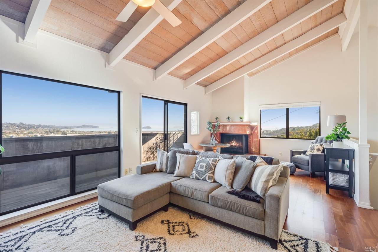 122 Tiburon Boulevard - Photo 1