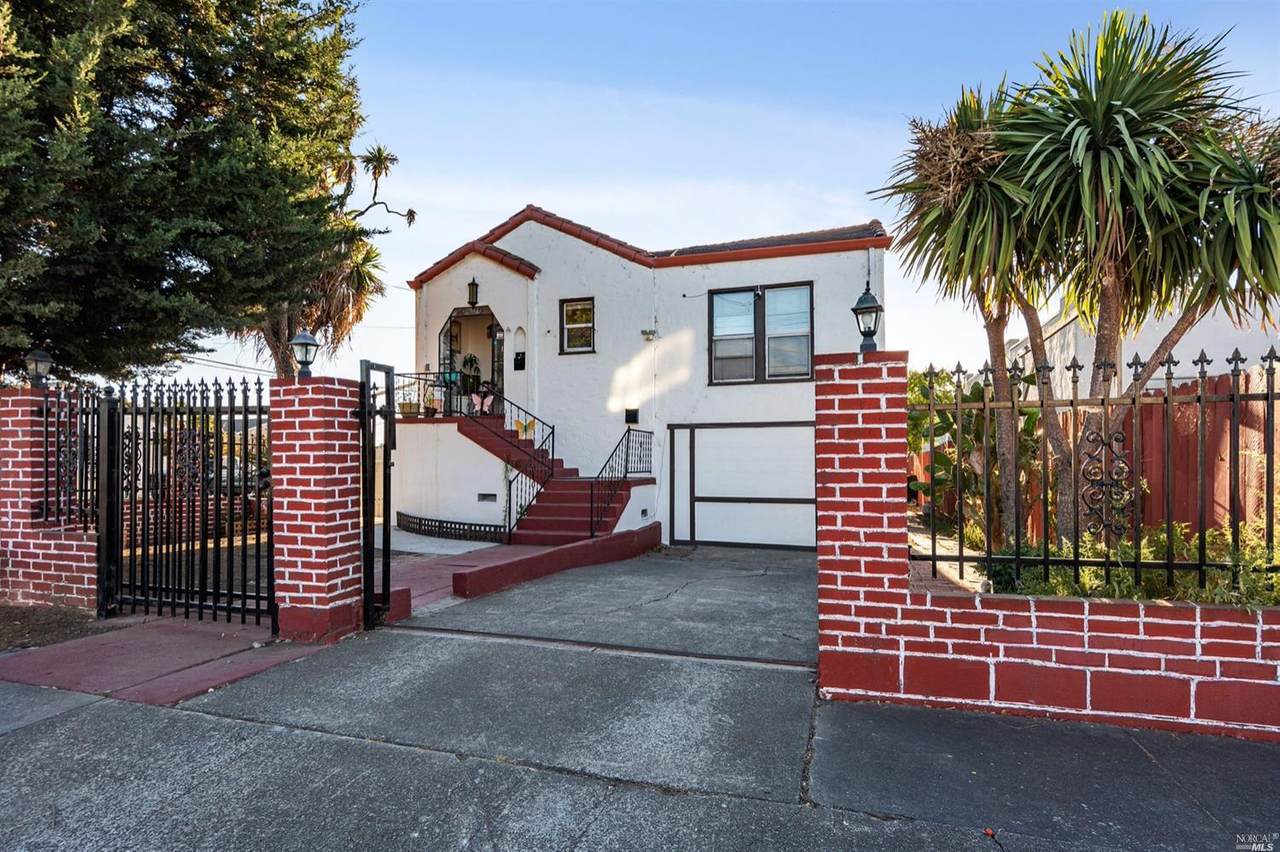 19 Thomas Avenue - Photo 1