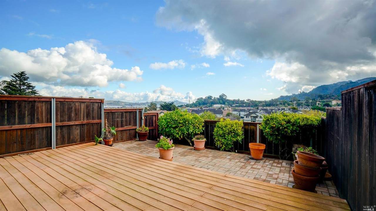 728 Drake Avenue - Photo 1
