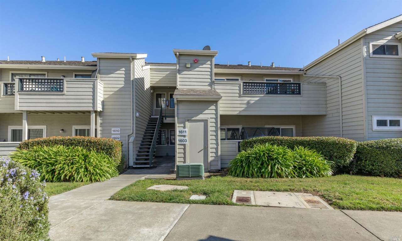 1201 Glen Cove Parkway - Photo 1