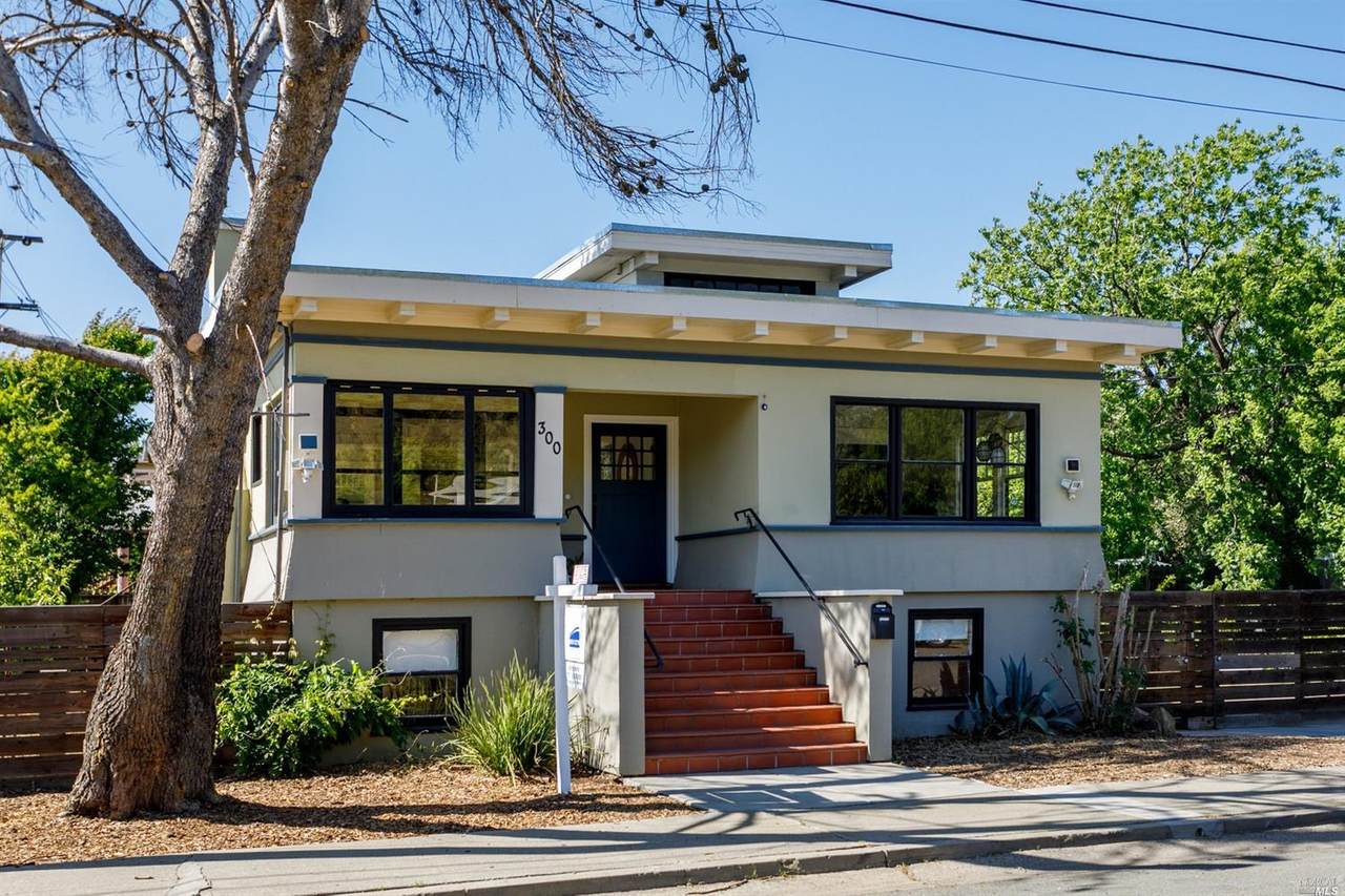 300 Lemon Street - Photo 1