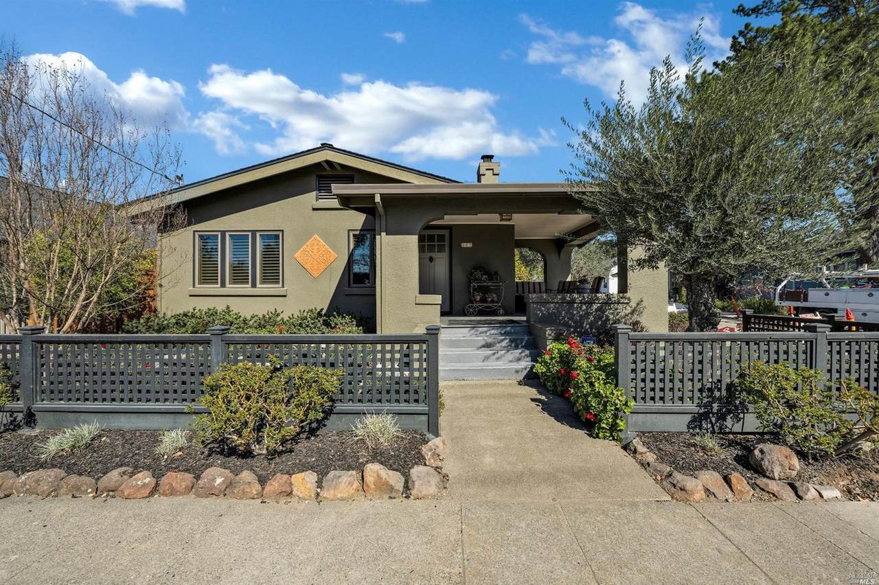 327 Piper Street - Photo 1