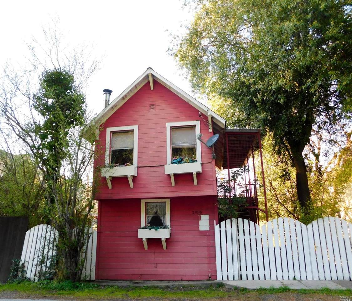 21016 River Boulevard - Photo 1