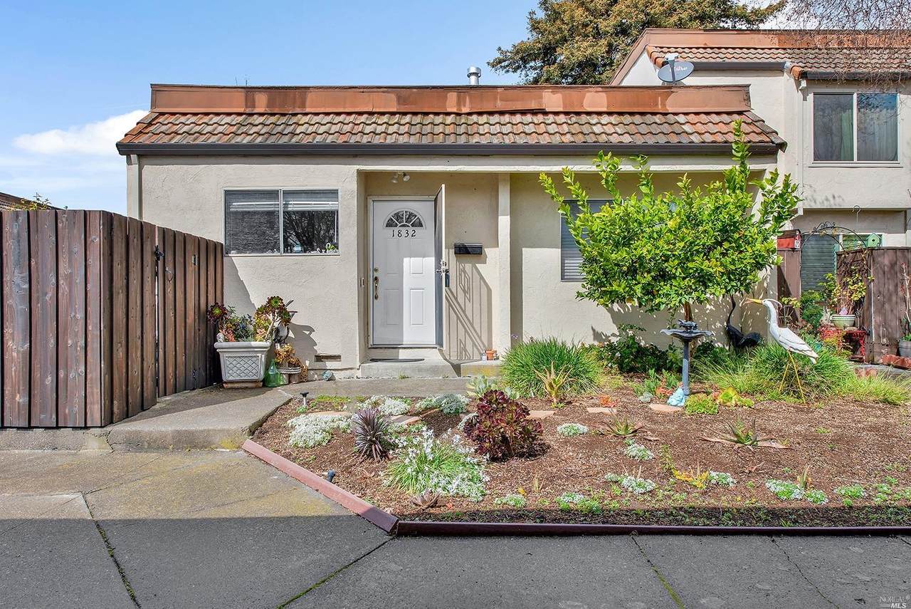 1832 Primavera Court - Photo 1
