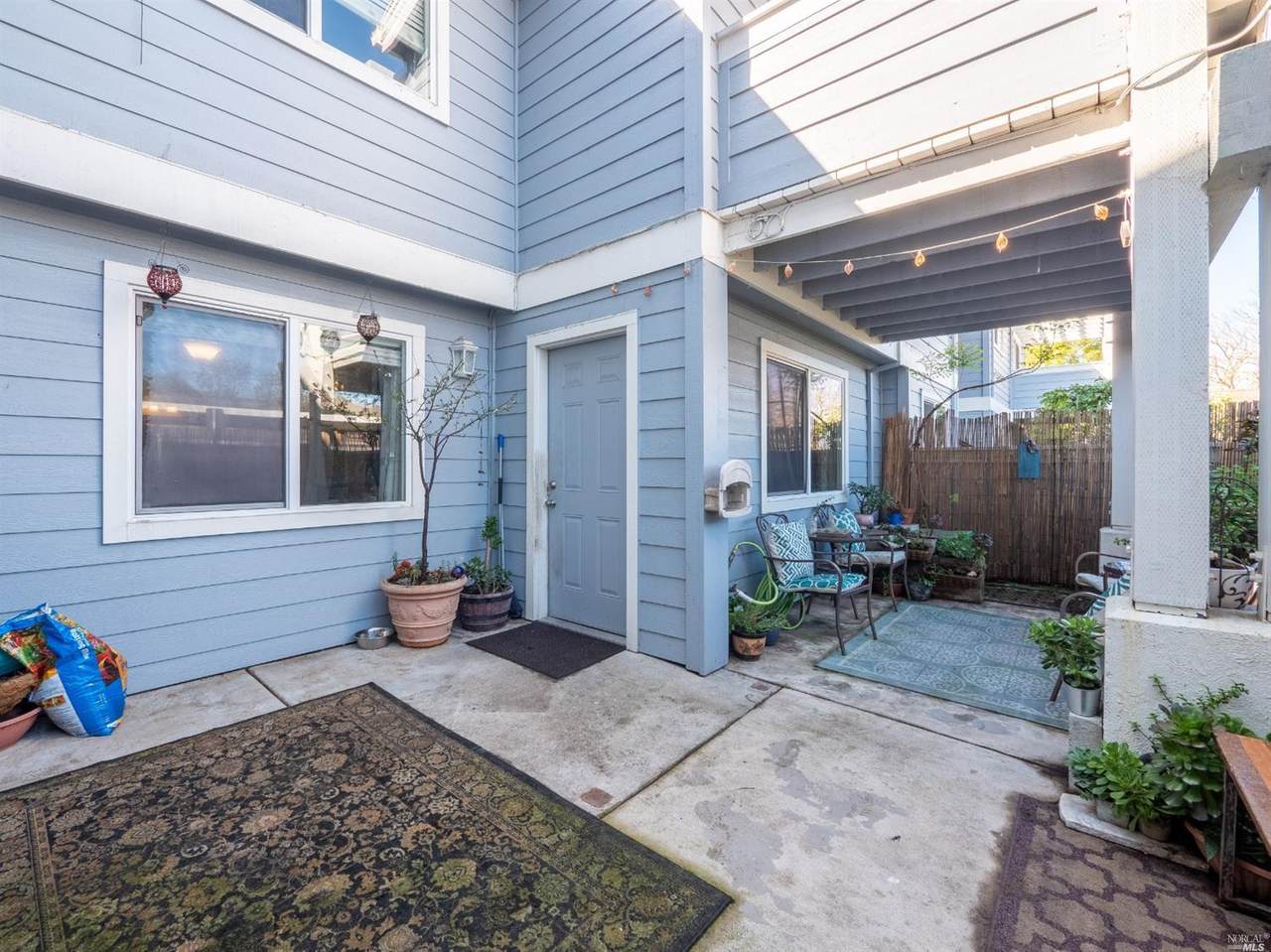225 Burt St - Photo 1