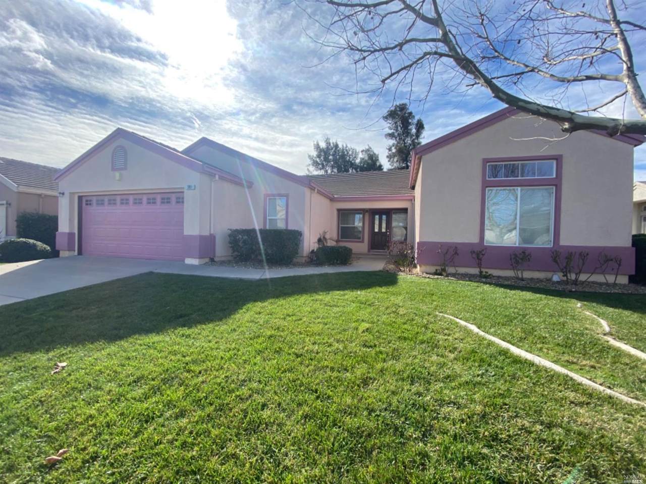 391 Edgewood Drive - Photo 1