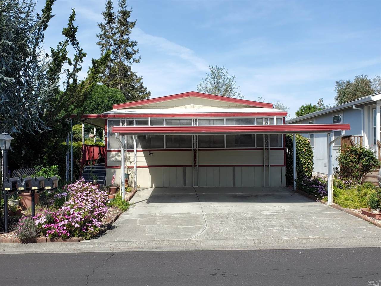 87 Plymouth Way - Photo 1