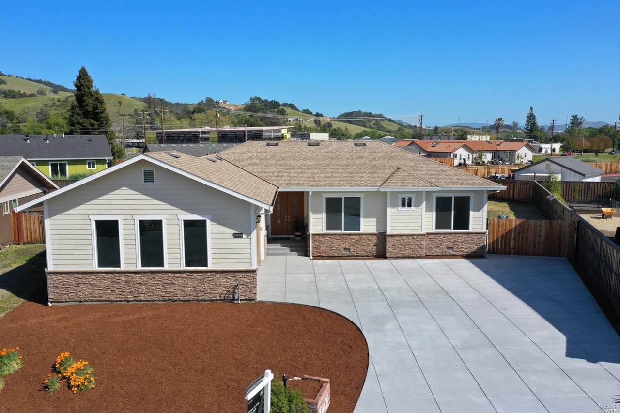 118 Dorchester Drive - Photo 1