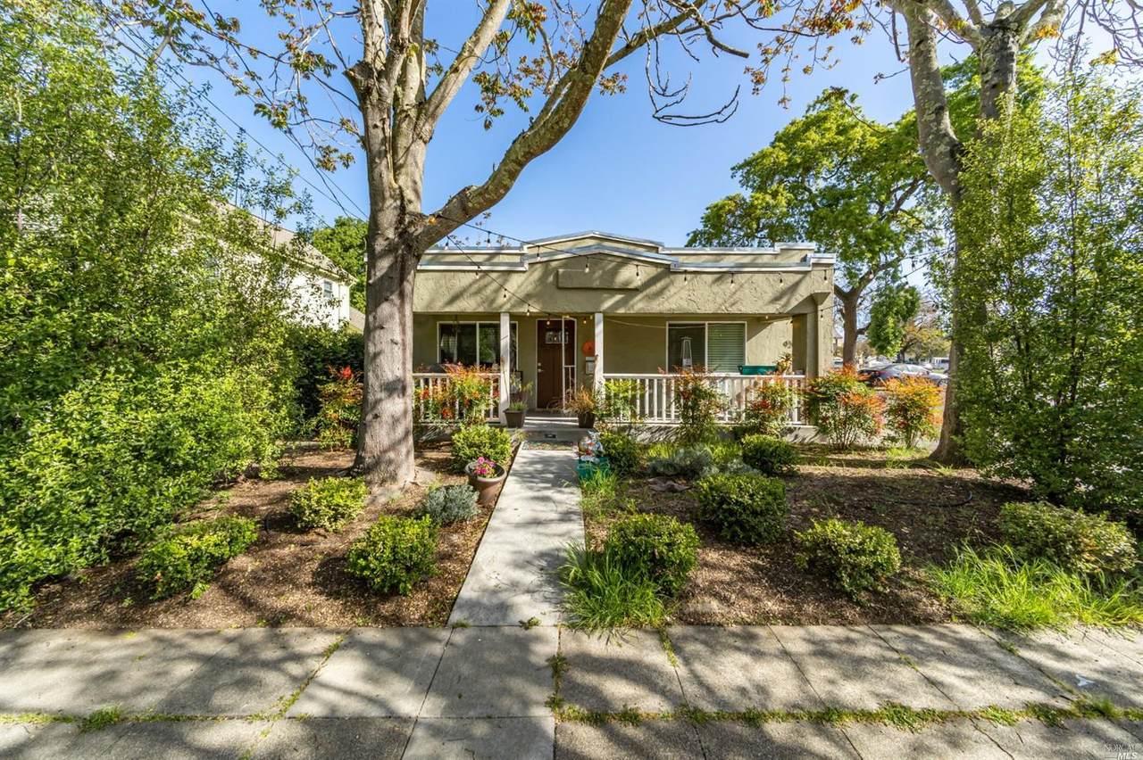 927 Cherry Street - Photo 1
