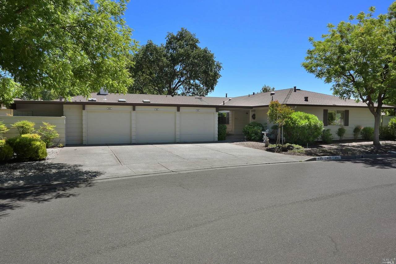 445 Twin Lakes Circle - Photo 1