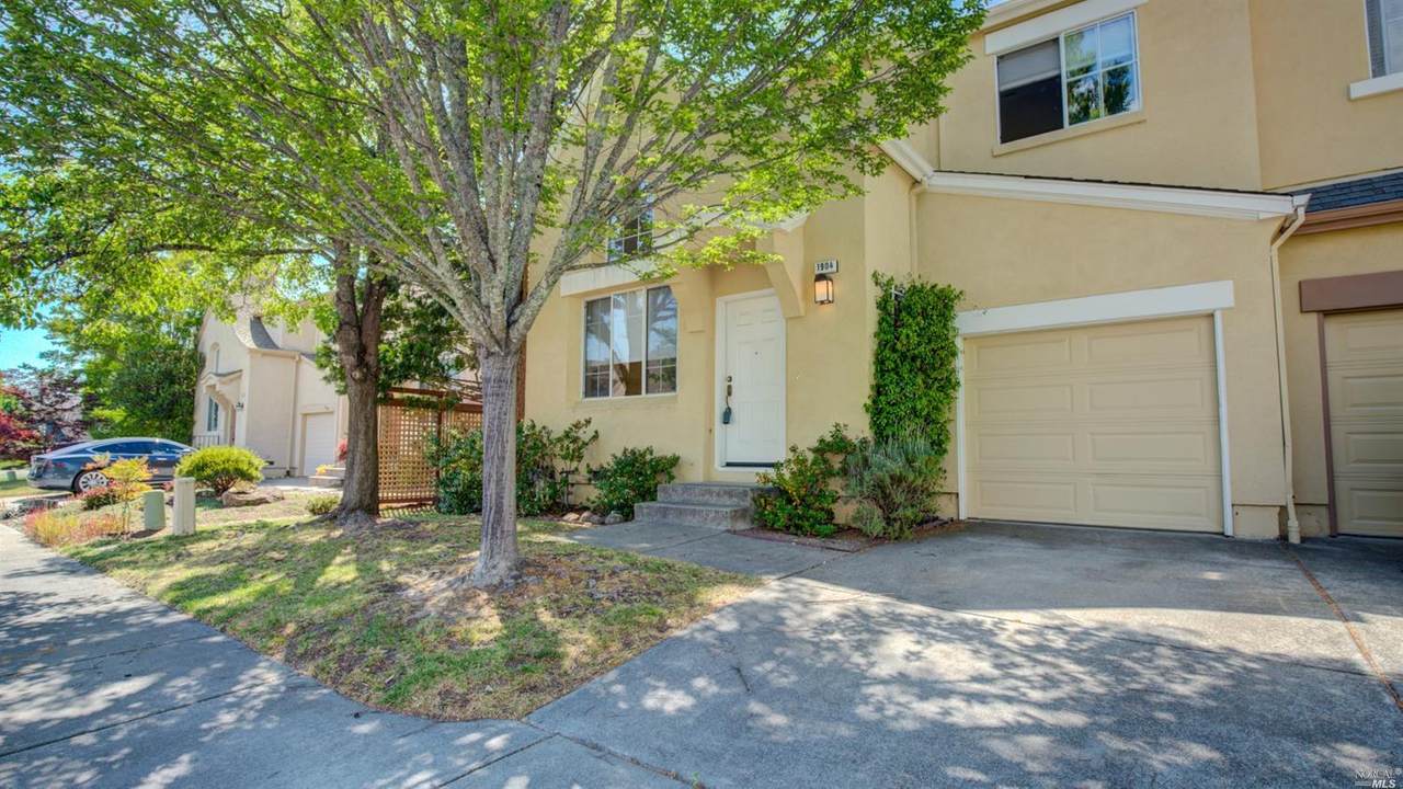 1904 Viewpointe Circle - Photo 1