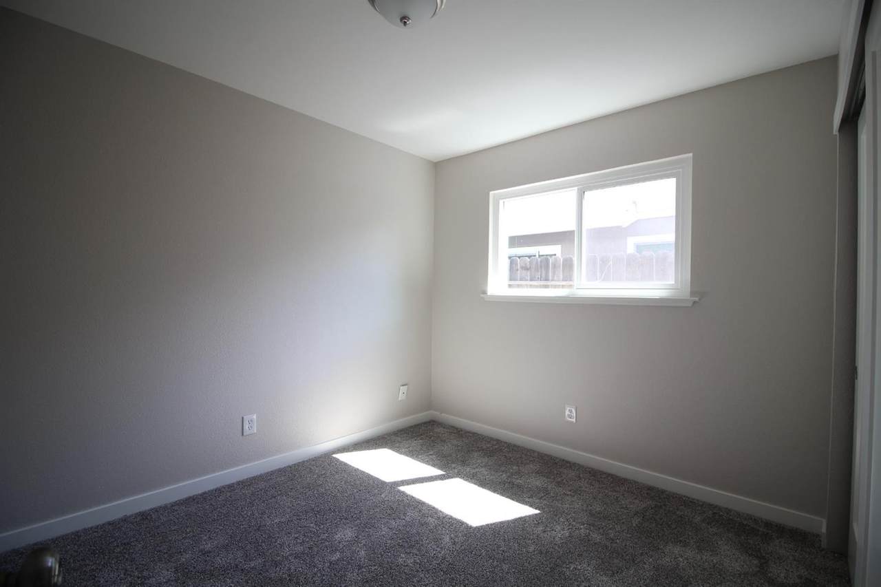 1275 Oak Avenue - Photo 1