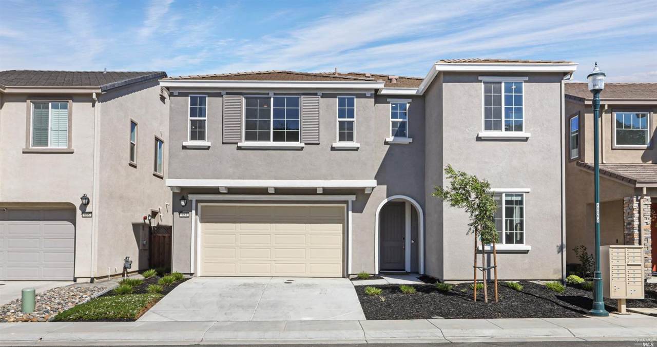 684 Jade Way - Photo 1