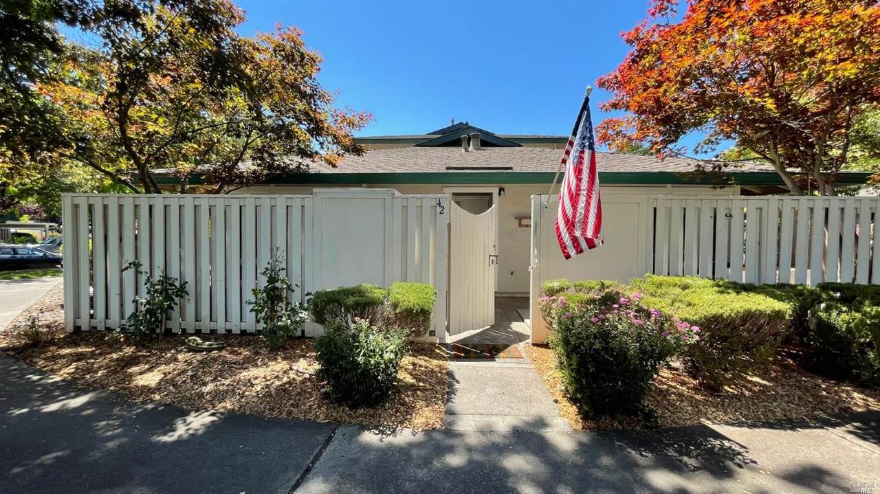 42 Belvedere Court - Photo 1
