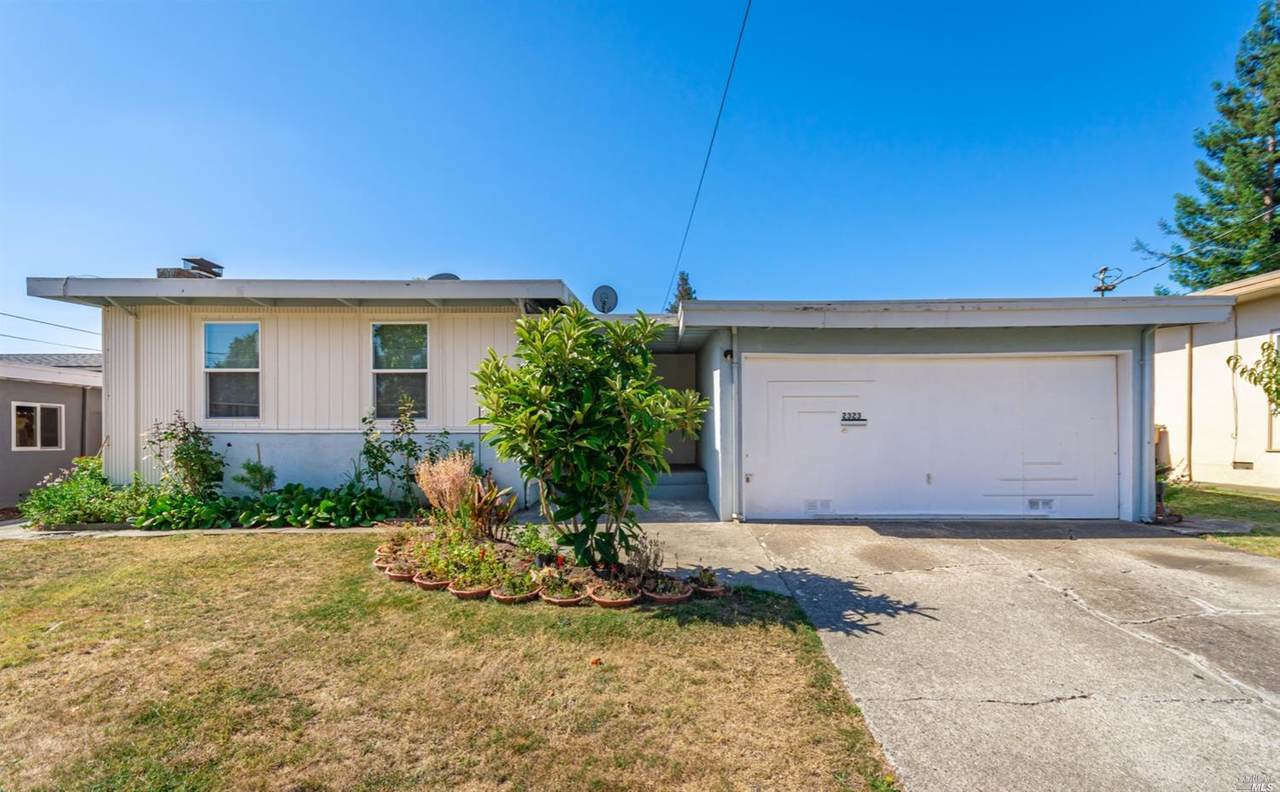 2323 Bohen Street - Photo 1
