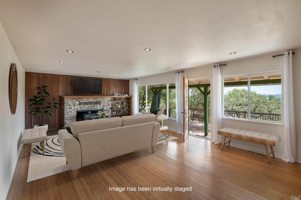 203 Clovercrest Drive - Photo 1